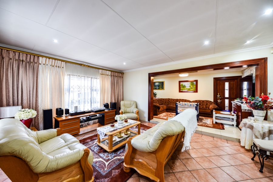 4 Bedroom Property for Sale in Constantia Park Gauteng