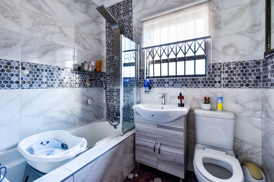 4 Bedroom Property for Sale in Constantia Park Gauteng