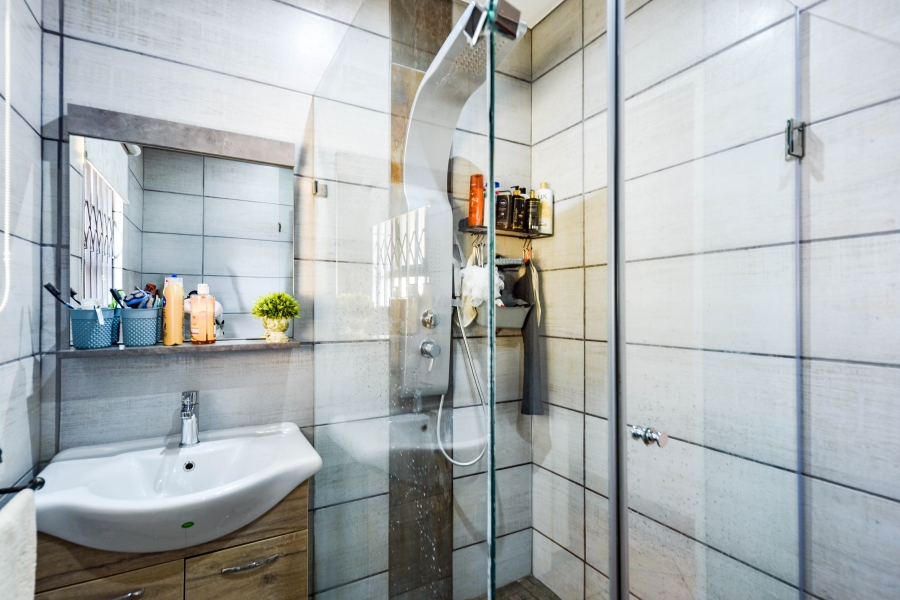 4 Bedroom Property for Sale in Constantia Park Gauteng