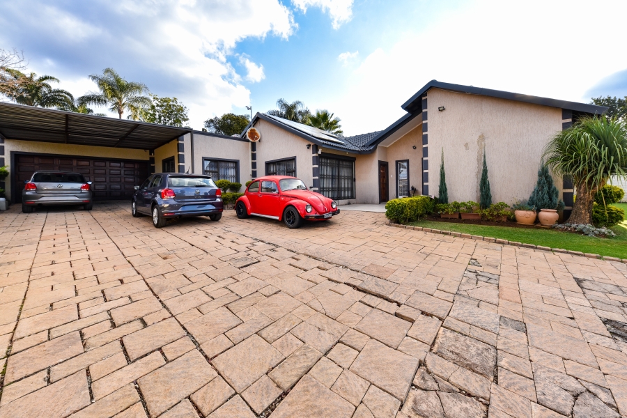4 Bedroom Property for Sale in Constantia Park Gauteng