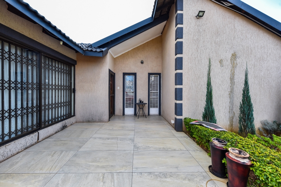 4 Bedroom Property for Sale in Constantia Park Gauteng