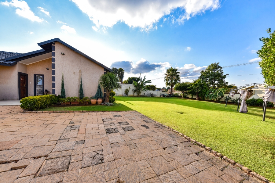 4 Bedroom Property for Sale in Constantia Park Gauteng