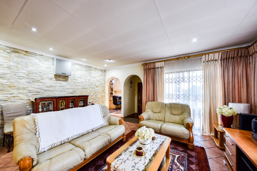 4 Bedroom Property for Sale in Constantia Park Gauteng