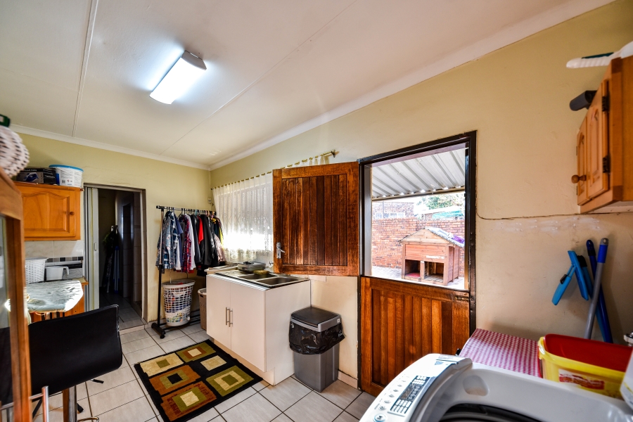 4 Bedroom Property for Sale in Constantia Park Gauteng