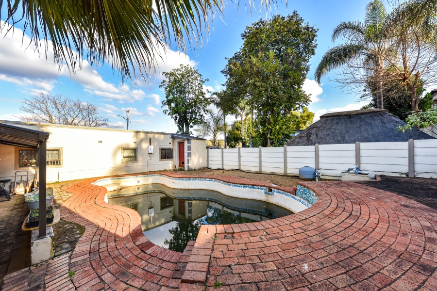 4 Bedroom Property for Sale in Constantia Park Gauteng