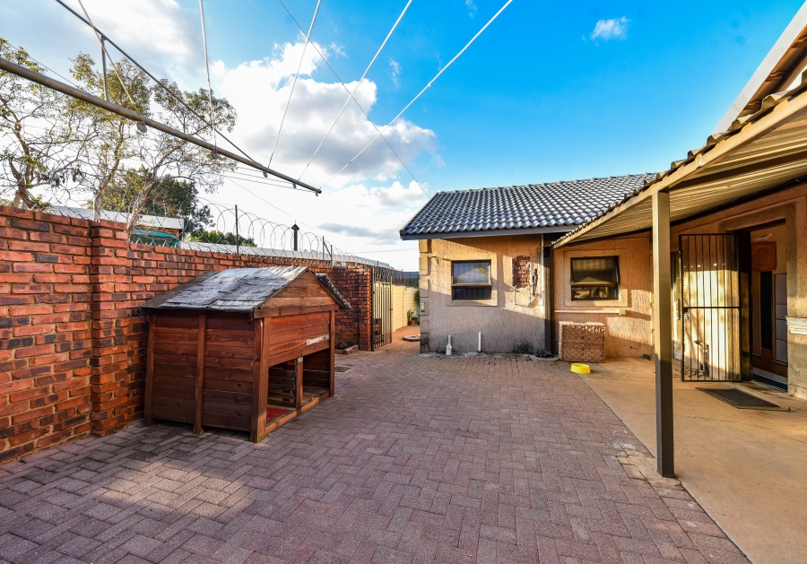 4 Bedroom Property for Sale in Constantia Park Gauteng