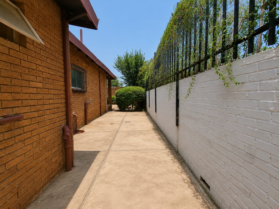 4 Bedroom Property for Sale in Baileys Muckleneuk Gauteng