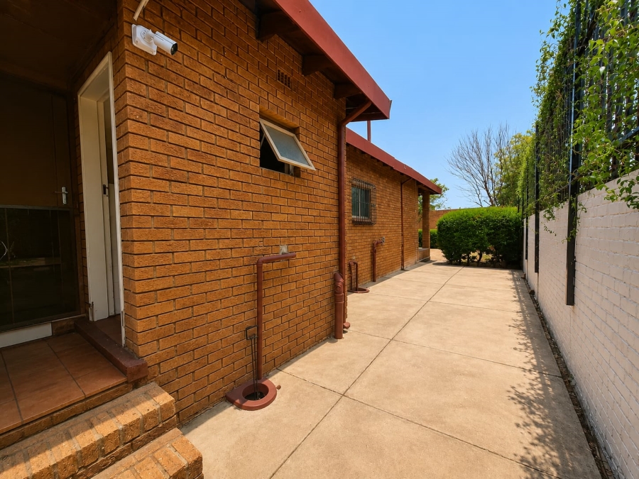 4 Bedroom Property for Sale in Baileys Muckleneuk Gauteng