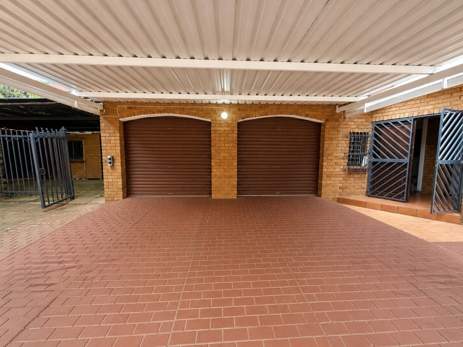 4 Bedroom Property for Sale in Baileys Muckleneuk Gauteng