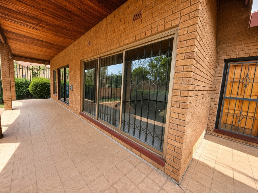 4 Bedroom Property for Sale in Baileys Muckleneuk Gauteng