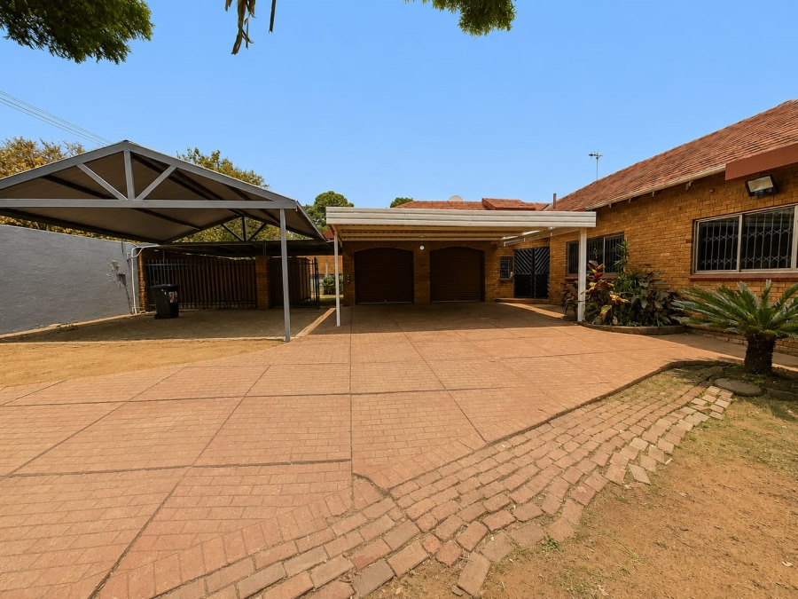 4 Bedroom Property for Sale in Baileys Muckleneuk Gauteng