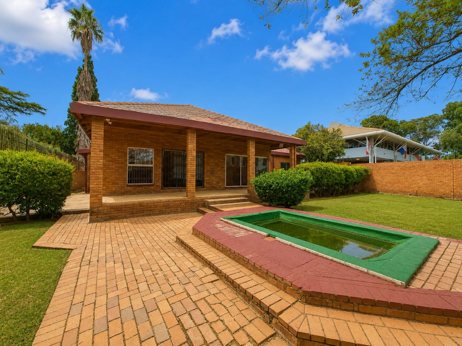 4 Bedroom Property for Sale in Baileys Muckleneuk Gauteng