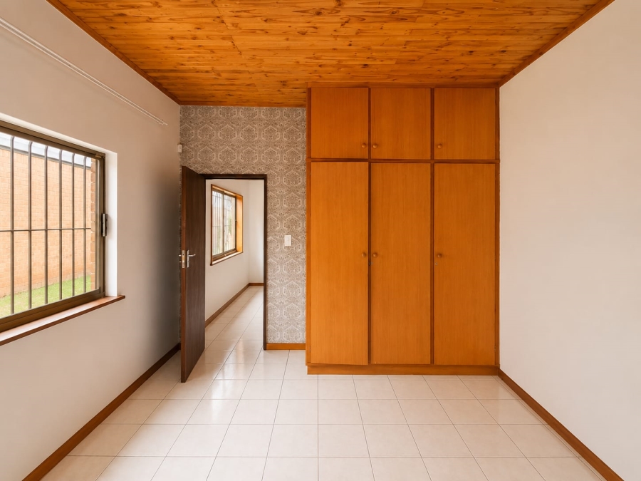 4 Bedroom Property for Sale in Baileys Muckleneuk Gauteng