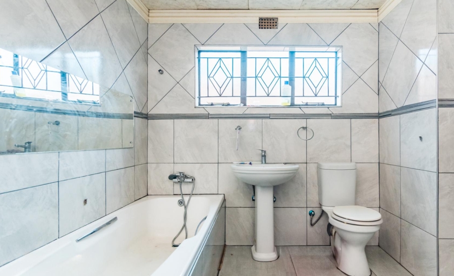4 Bedroom Property for Sale in Bosmont Gauteng