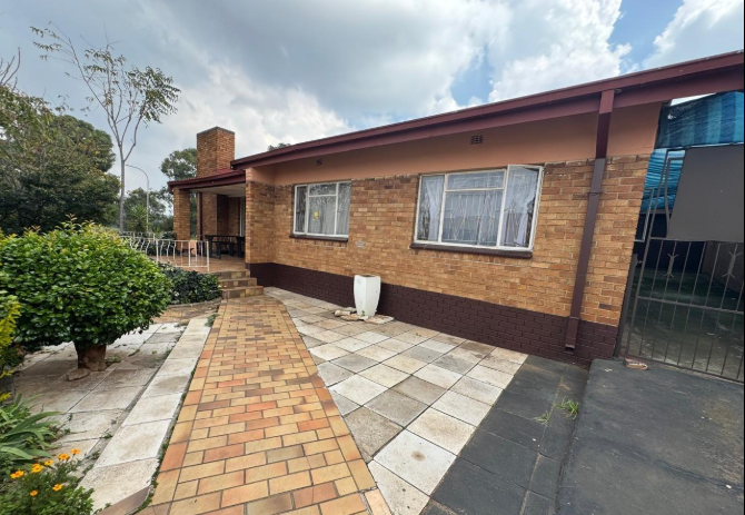 4 Bedroom Property for Sale in Bosmont Gauteng