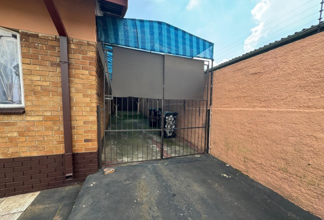 4 Bedroom Property for Sale in Bosmont Gauteng