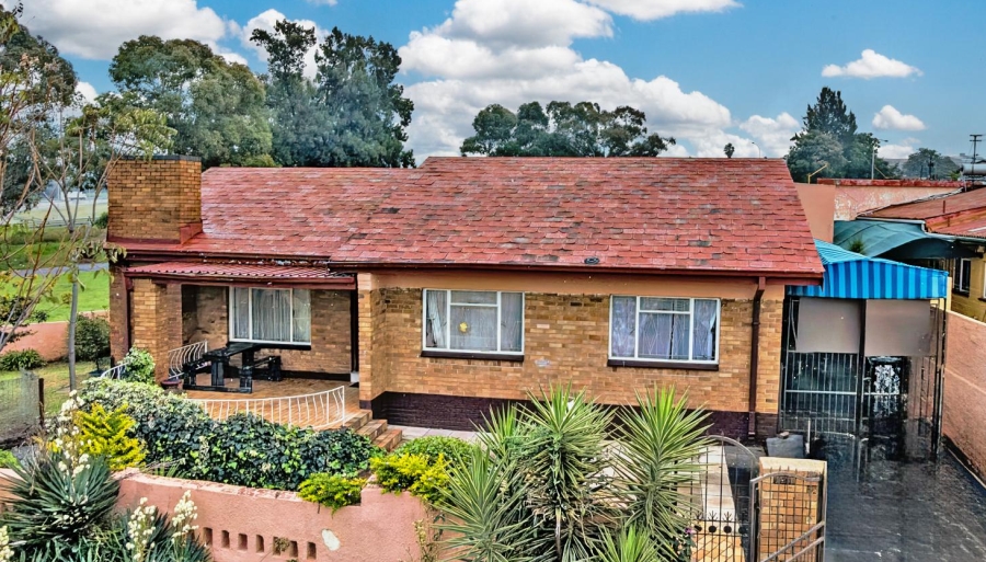 4 Bedroom Property for Sale in Bosmont Gauteng