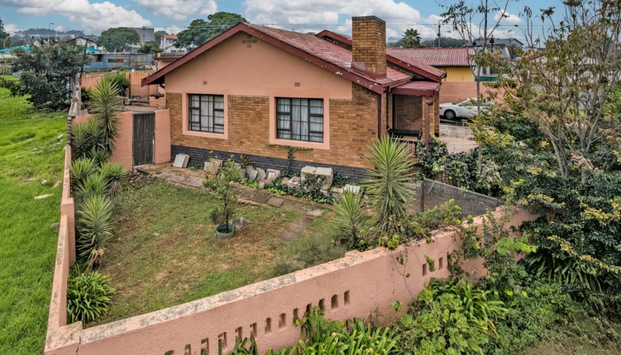 4 Bedroom Property for Sale in Bosmont Gauteng