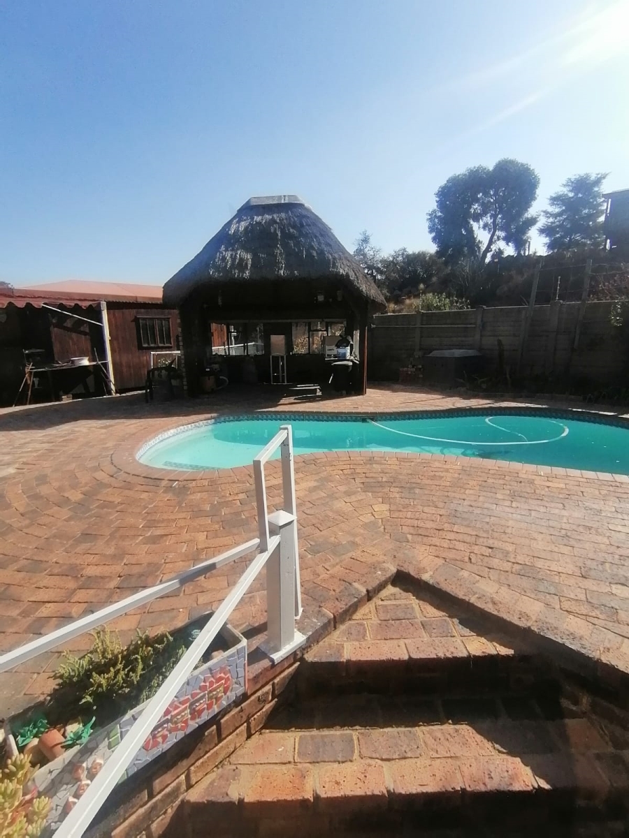 5 Bedroom Property for Sale in Vaaloewer Gauteng