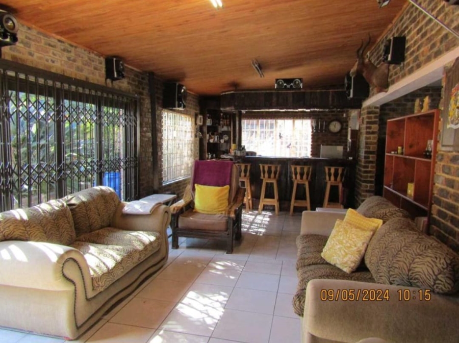 5 Bedroom Property for Sale in Vaaloewer Gauteng