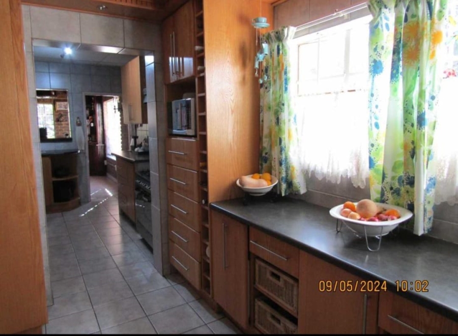 5 Bedroom Property for Sale in Vaaloewer Gauteng