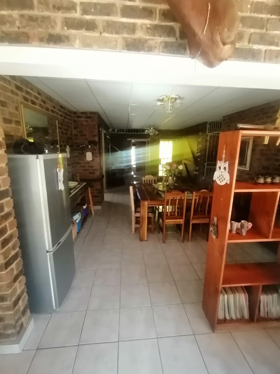 5 Bedroom Property for Sale in Vaaloewer Gauteng