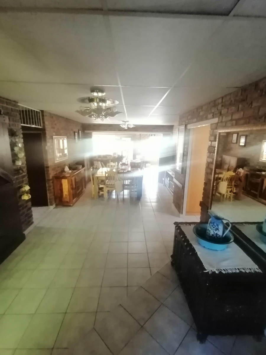 5 Bedroom Property for Sale in Vaaloewer Gauteng