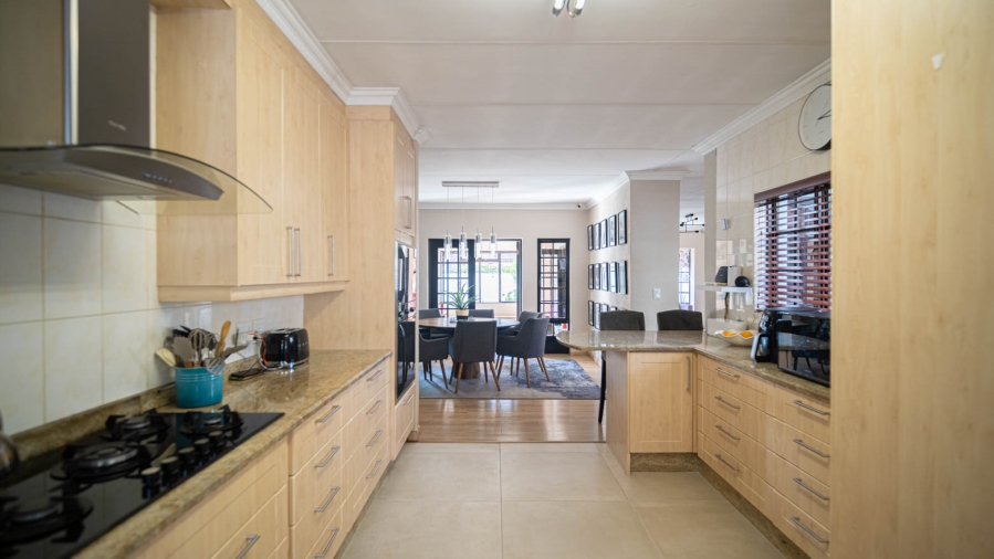 To Let 5 Bedroom Property for Rent in Lonehill Gauteng