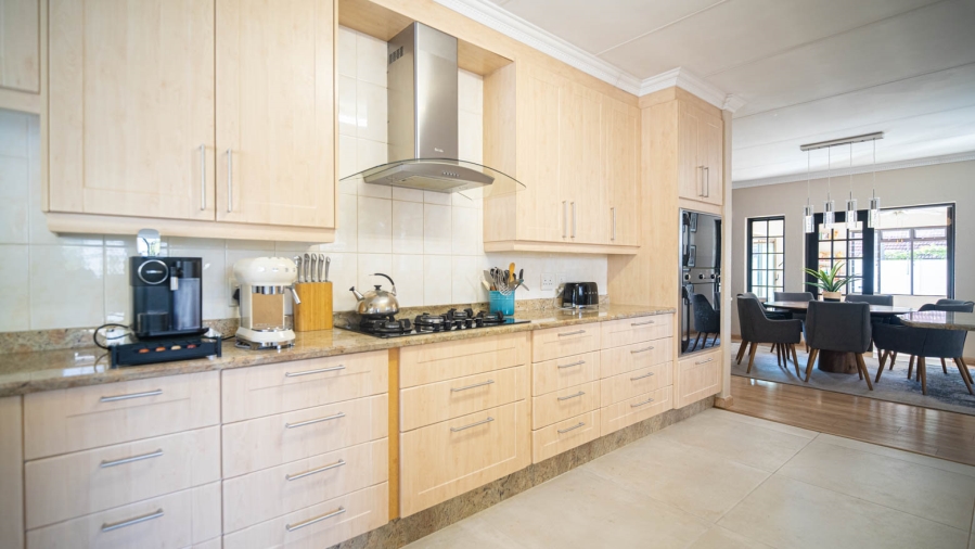 To Let 5 Bedroom Property for Rent in Lonehill Gauteng