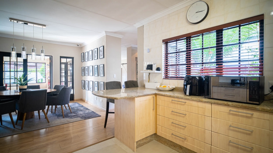 To Let 5 Bedroom Property for Rent in Lonehill Gauteng
