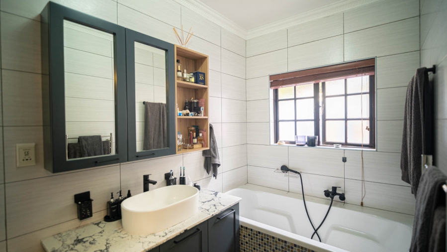 To Let 5 Bedroom Property for Rent in Lonehill Gauteng