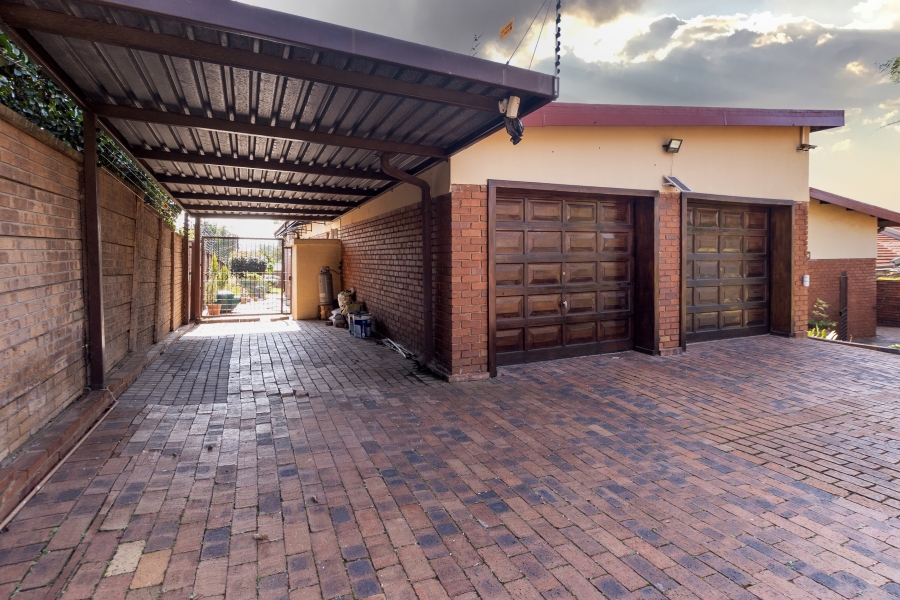 4 Bedroom Property for Sale in Monument Park Gauteng
