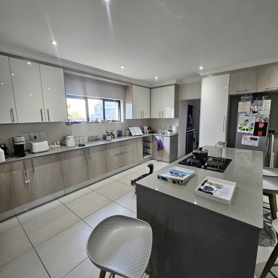 4 Bedroom Property for Sale in Northcliff Gauteng