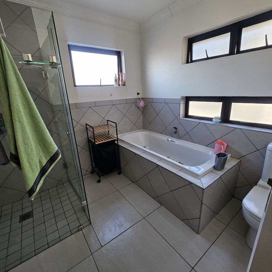 4 Bedroom Property for Sale in Northcliff Gauteng