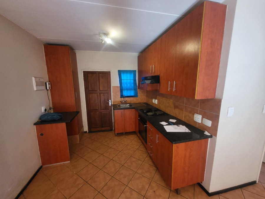 2 Bedroom Property for Sale in Alrode Gauteng