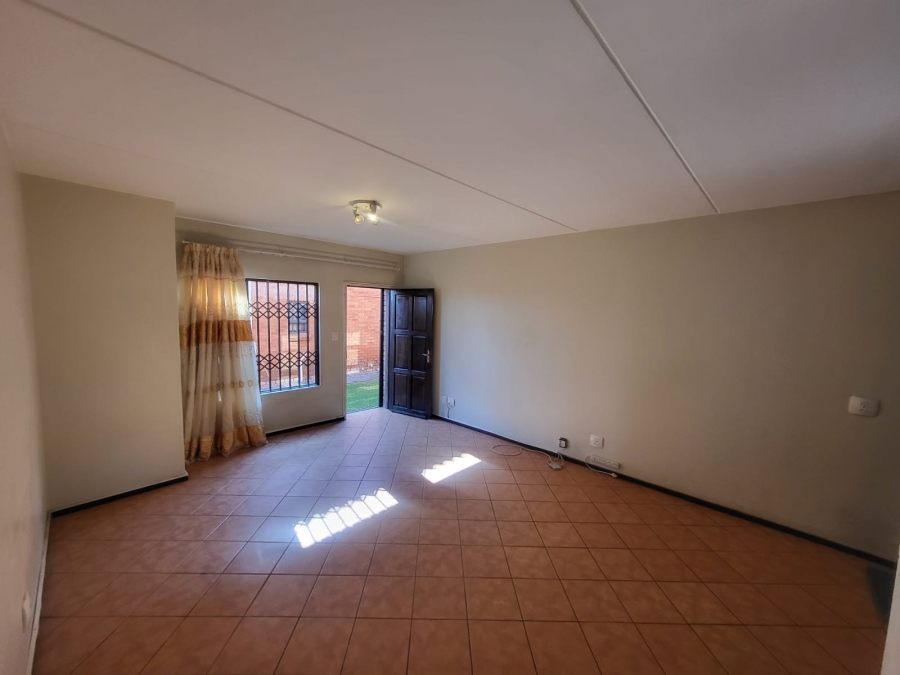 2 Bedroom Property for Sale in Alrode Gauteng