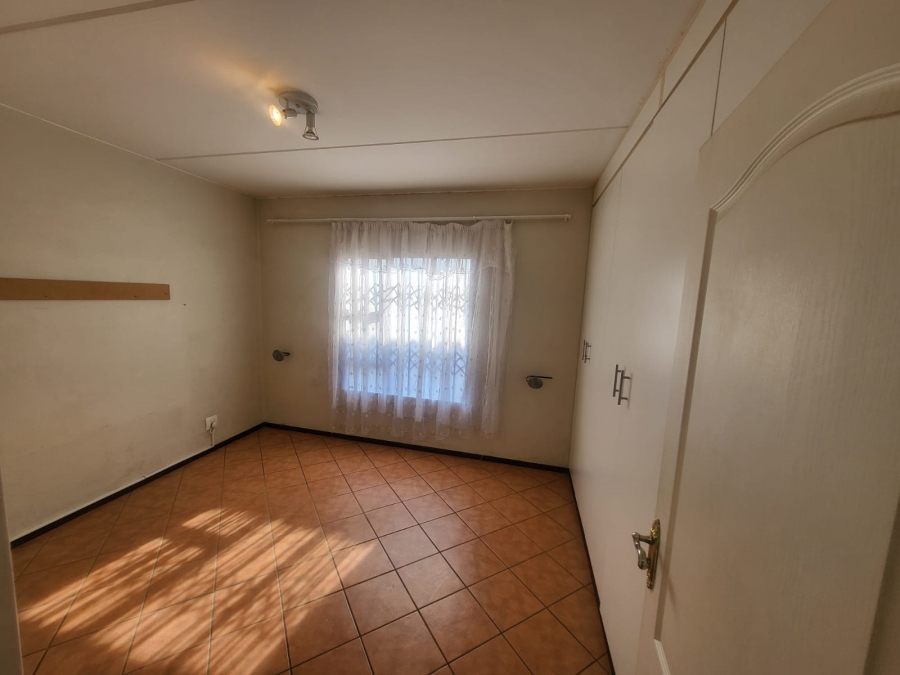 2 Bedroom Property for Sale in Alrode Gauteng