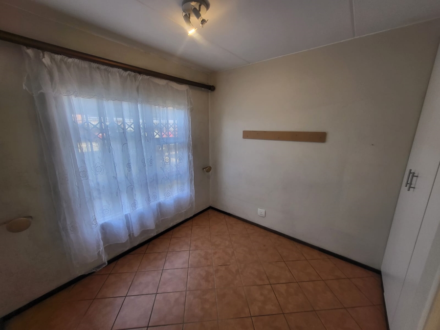 2 Bedroom Property for Sale in Alrode Gauteng