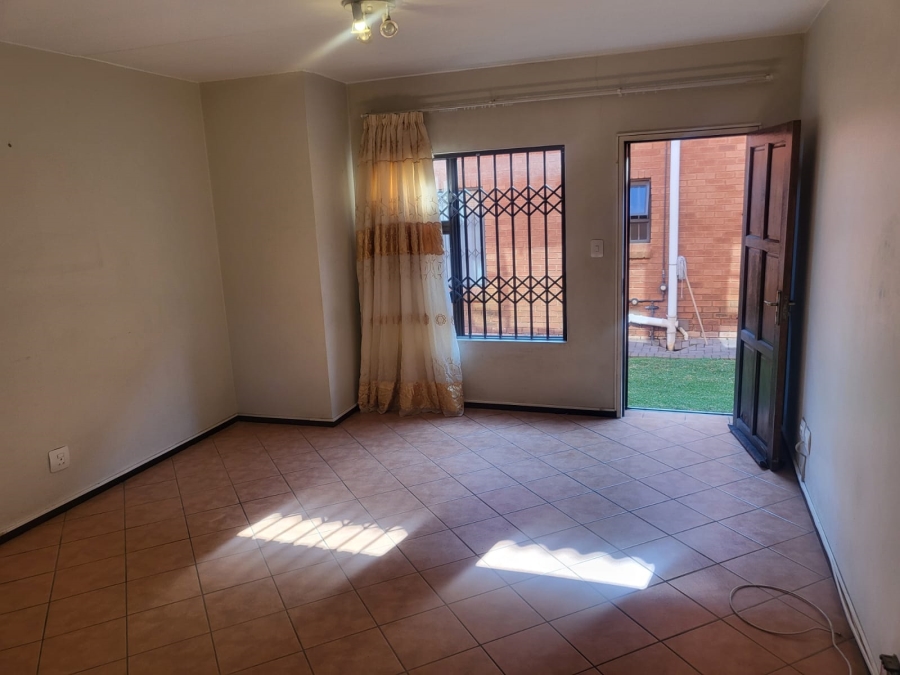 2 Bedroom Property for Sale in Alrode Gauteng