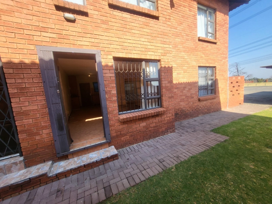 2 Bedroom Property for Sale in Alrode Gauteng