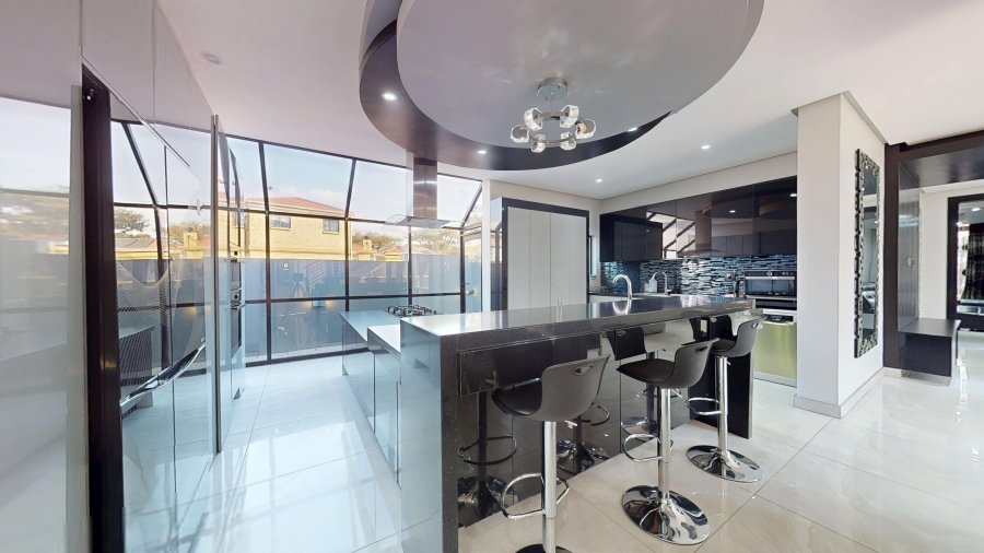 To Let 5 Bedroom Property for Rent in Parkhaven Gauteng