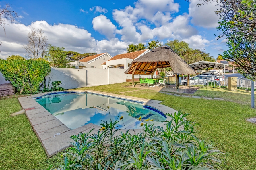 2 Bedroom Property for Sale in Broadacres Gauteng