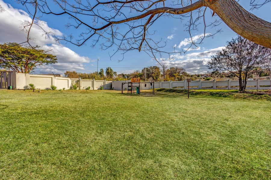2 Bedroom Property for Sale in Broadacres Gauteng