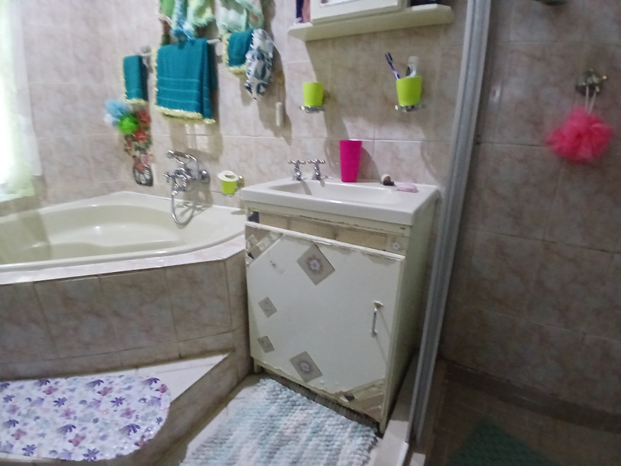 4 Bedroom Property for Sale in Dunnottar Gauteng