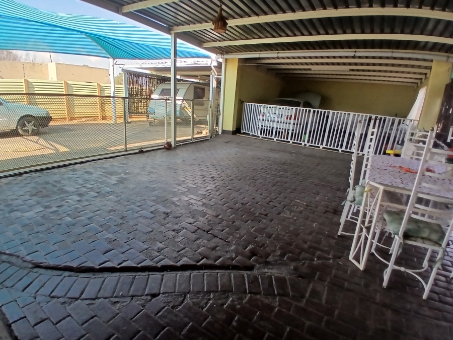 4 Bedroom Property for Sale in Dunnottar Gauteng