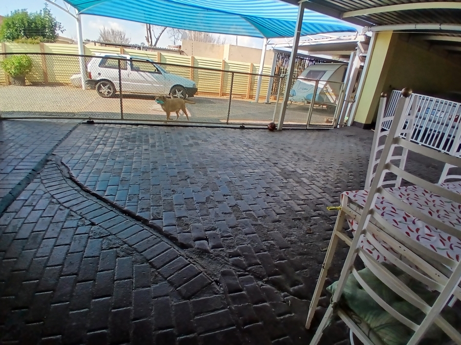 4 Bedroom Property for Sale in Dunnottar Gauteng
