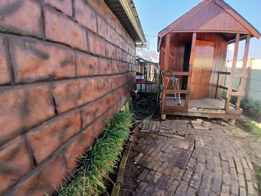 4 Bedroom Property for Sale in Dunnottar Gauteng