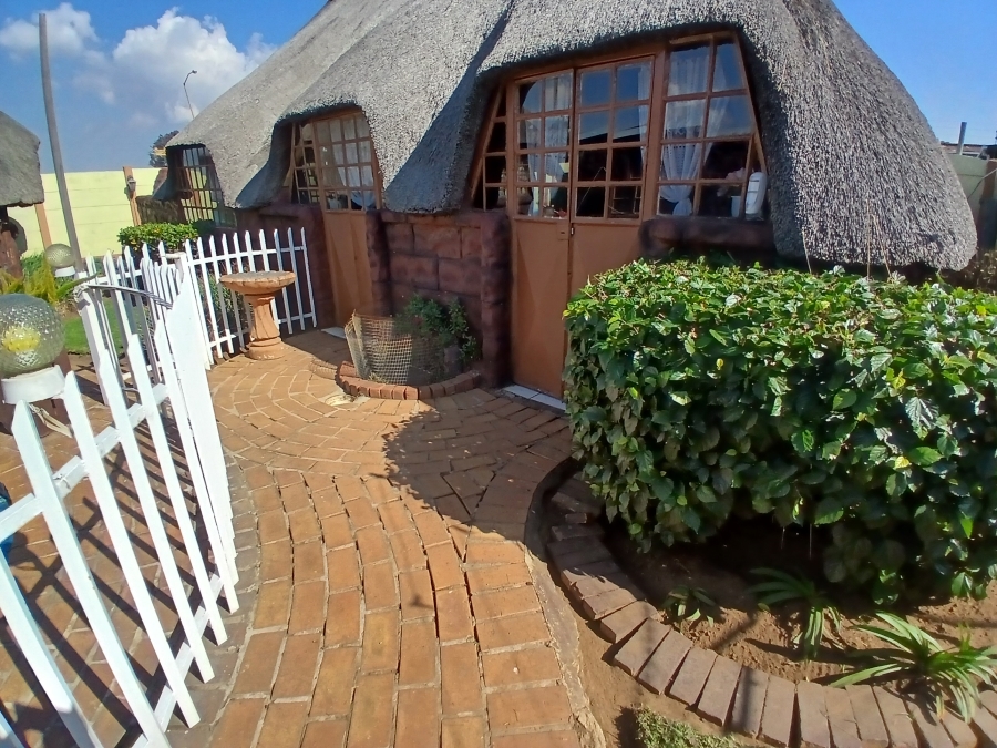 4 Bedroom Property for Sale in Dunnottar Gauteng