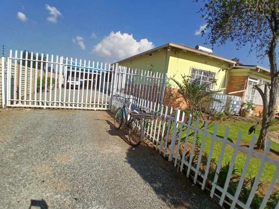 4 Bedroom Property for Sale in Dunnottar Gauteng