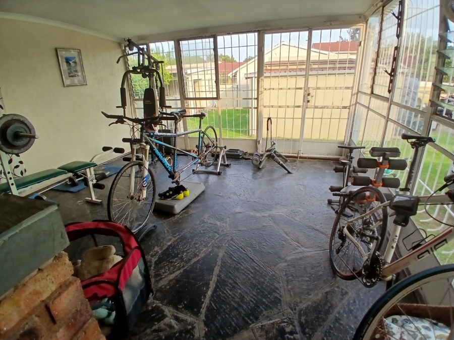 5 Bedroom Property for Sale in Dunnottar Gauteng